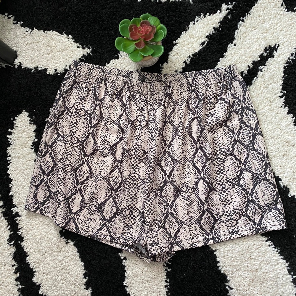 NWT Nasty Gal Snake Print Shorts Size 8
